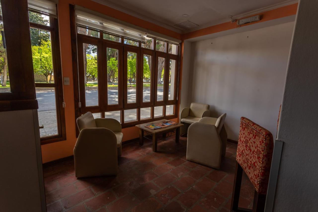 Pintó Terraza Hostel Esquel Kültér fotó