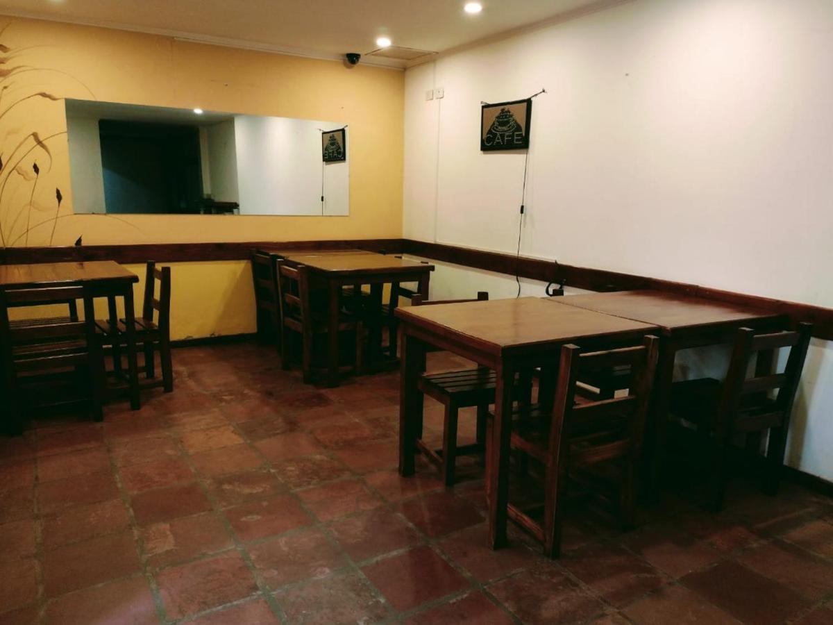 Pintó Terraza Hostel Esquel Kültér fotó
