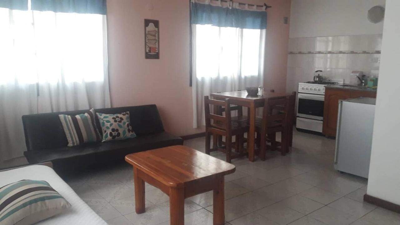 Pintó Terraza Hostel Esquel Kültér fotó